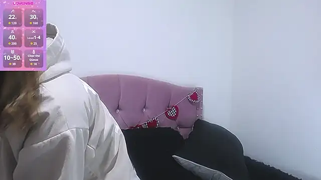 Snapshot of emily_cooper_pym chatting on 02/04/26, 12:00 emily cooper pym online show from 02/04/26, 12:00