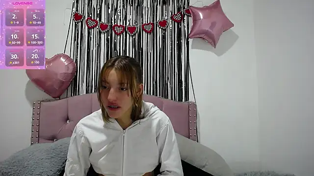 Snapshot of emily_cooper_pym chatting on 02/21/26, 12:28 emily cooper pym online show from 02/21/26, 12:28