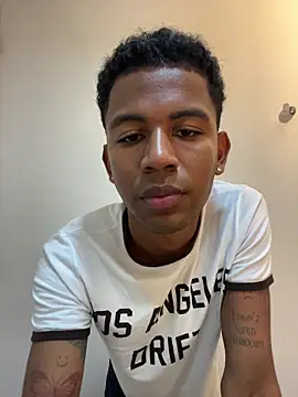 Snapshot of alexander_eros chatting on 02/14/26, 01:02 alexander eros online show from 02/14/26, 01:02