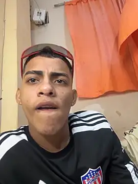 Snapshot of dominick_fran chatting on 02/24/26, 04:32 dominick fran online show from 02/24/26, 04:32