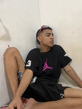 Snapshot of dominick_fran chatting on 02/26/26, 01:04 dominick fran online show from 02/26/26, 01:04