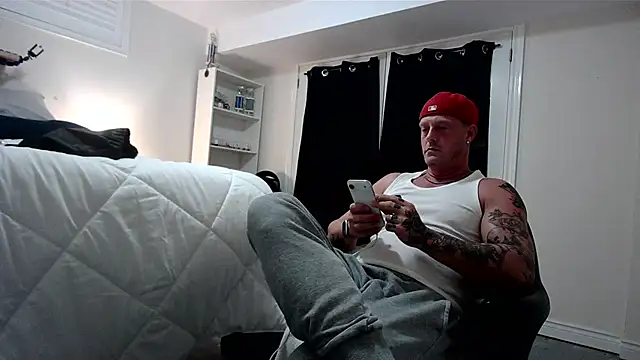 Snapshot of HotnCole chatting on 03/24/26, 01:21 HotnCole online show from 03/24/26, 01:21
