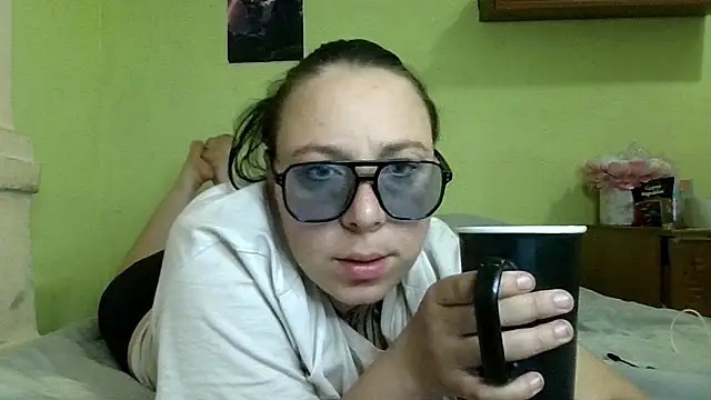 MillaSourety online show from 04/29/26, 03:27