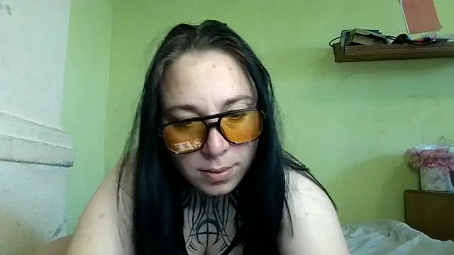 MillaSourety online show from 05/04/26, 01:07