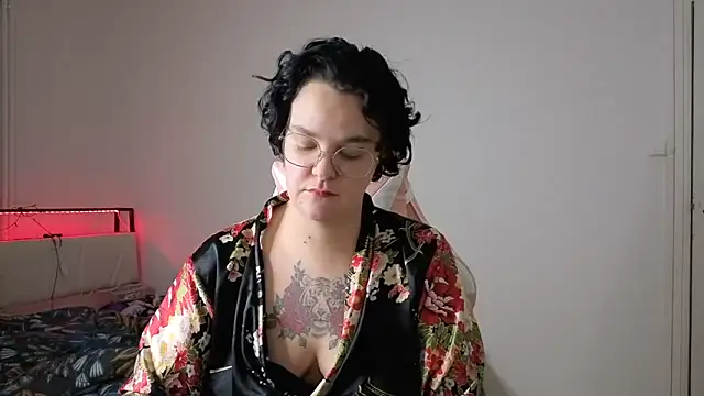 lunatigre4 online show from 02/04/26, 07:09