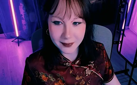 Snapshot of marty_bree chatting on 06/18/26, 05:17 marty bree online show from 06/18/26, 05:17