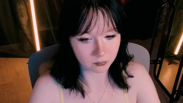 Snapshot of marty_bree chatting on 07/18/26, 06:01 marty bree online show from 07/18/26, 06:01