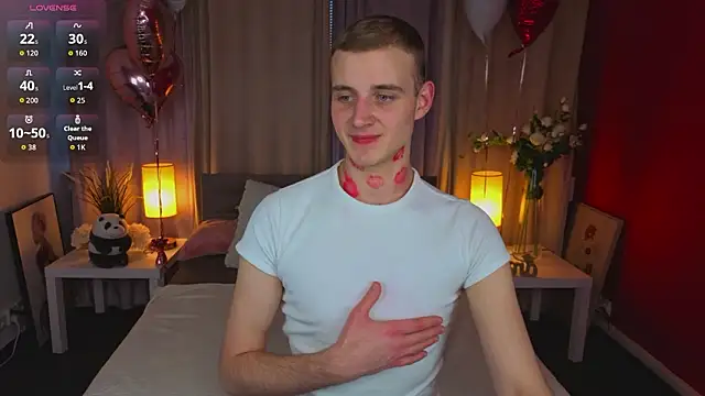 HereAlexColee online show from 02/14/26, 02:36