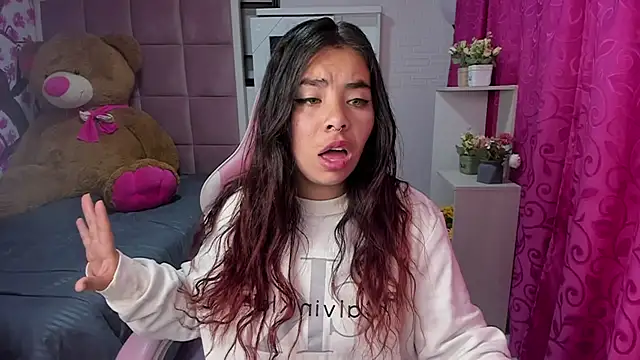 Snapshot of liany_taylor chatting on 02/15/26, 11:34 liany taylor online show from 02/15/26, 11:34