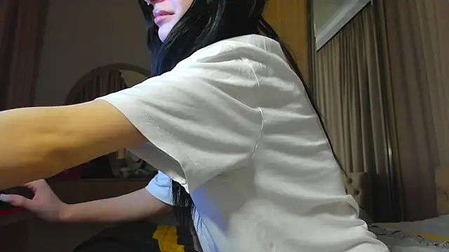 Snapshot of Lesyalisss chatting on 05/14/26, 10:38 Lesyalisss online show from 05/14/26, 10:38