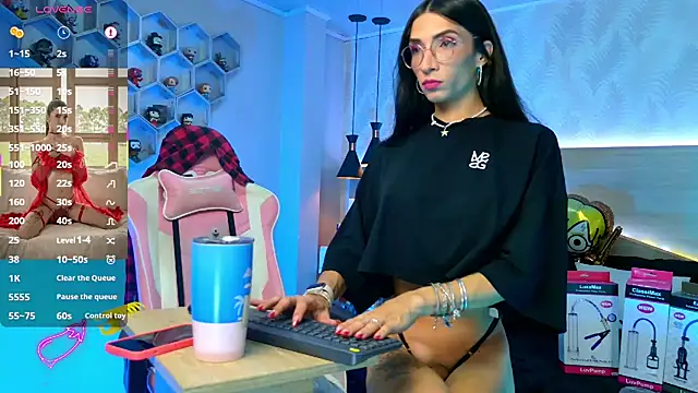 kylliefox  online show from 10/06/25, 01:30