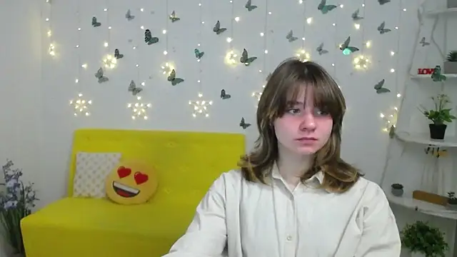 Snapshot of AnnaWest_ chatting on 03/04/26, 06:30 AnnaWest online show from 03/04/26, 06:30