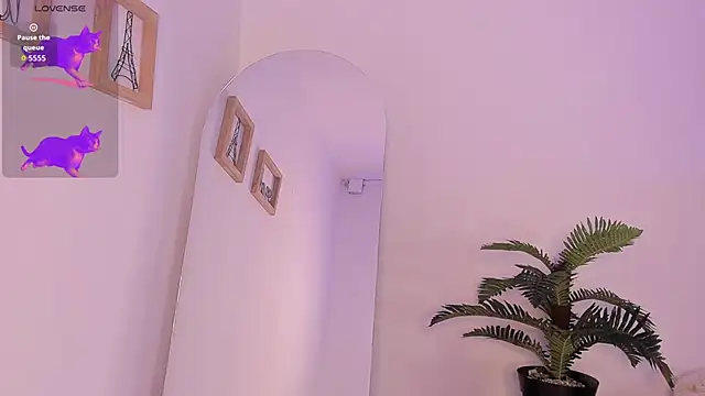 Snapshot of im_tiffany_ chatting on 02/06/26, 04:28 im tiffany online show from 02/06/26, 04:28