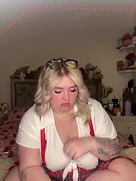 Snapshot of TwoWayT_xx chatting on 02/12/26, 11:22 TwoWayT xx online show from 02/12/26, 11:22