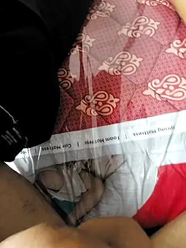 Snapshot of chocolatesboy143 chatting on 02/23/26, 04:32 chocolatesboy143 online show from 02/23/26, 04:32