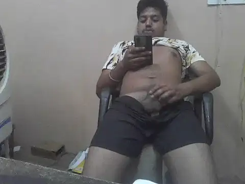 Snapshot of chocolatesboy143 chatting on 05/05/26, 04:15 chocolatesboy143 online show from 05/05/26, 04:15