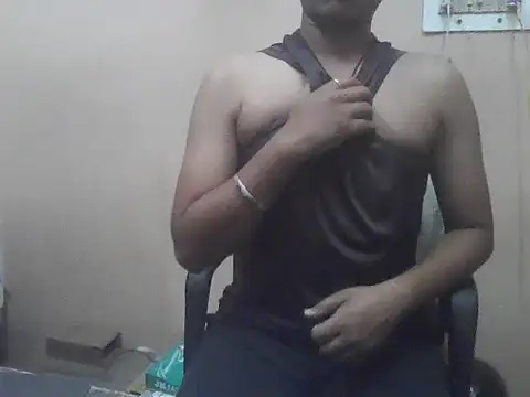 Snapshot of chocolatesboy143 chatting on 05/23/26, 05:06 chocolatesboy143 online show from 05/23/26, 05:06