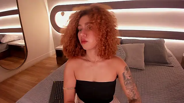 Snapshot of Sienna_brunette chatting on 02/10/26, 12:20 Sienna brunette online show from 02/10/26, 12:20