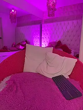 Snapshot of Kitty_madness chatting on 02/19/26, 08:27 Kitty madness online show from 02/19/26, 08:27