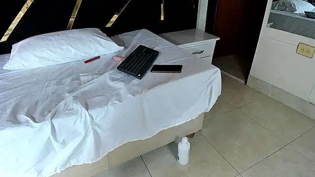 AngieLafourcade online show from 02/08/26, 02:42