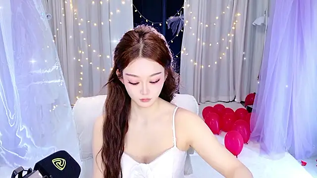 Snapshot of Dancer_Lucky-Nini chatting on 02/22/26, 12:01 Dancer Lucky-Nini online show from 02/22/26, 12:01