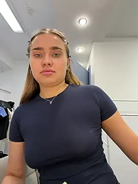 MonicaWestt online show from 04/18/26, 08:29