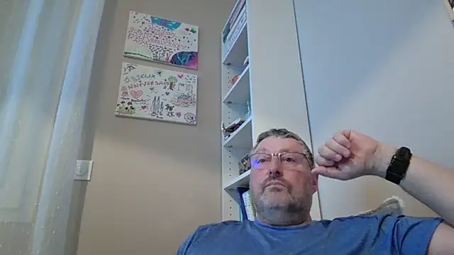 doudou310 online show from 02/12/26, 06:08