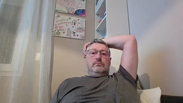 doudou310 online show from 04/01/26, 04:46