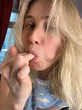 Snapshot of LovelyMiu chatting on 02/04/26, 02:01 LovelyMiu online show from 02/04/26, 02:01