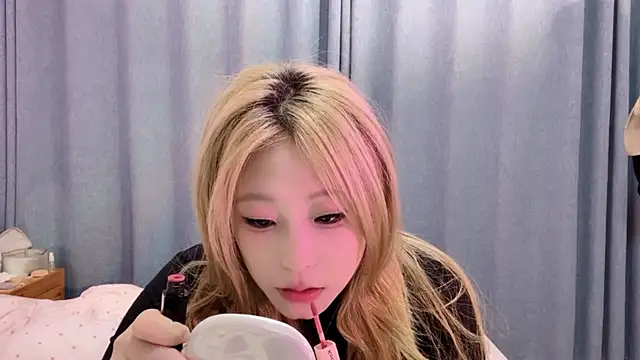 Snapshot of SM_JIAJIA_ZL chatting on 06/27/26, 11:59 SM JIAJIA ZL online show from 06/27/26, 11:59