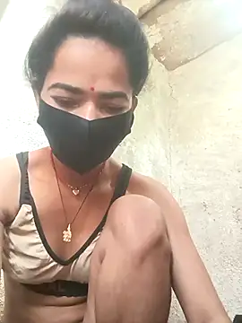 Sunali Bendre online show from 03/08/26, 02:04