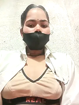 Sunali Bendre online show from 04/01/26, 01:06