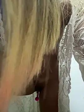 Snapshot of vicky_ney chatting on 03/18/25, 10:26 vicky ney online show from 03/18/25, 10:26