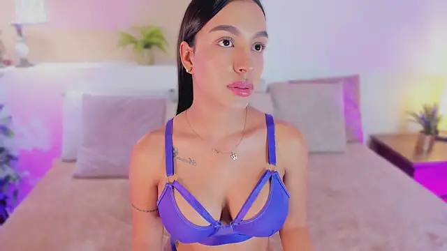 Snapshot of xiomara_cortes chatting on 05/11/26, 07:44 xiomara cortes online show from 05/11/26, 07:44