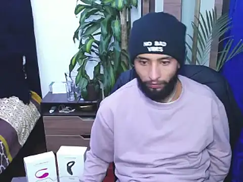 Snapshot of _noahdiaz chatting on 02/21/26, 10:55 noahdiaz online show from 02/21/26, 10:55