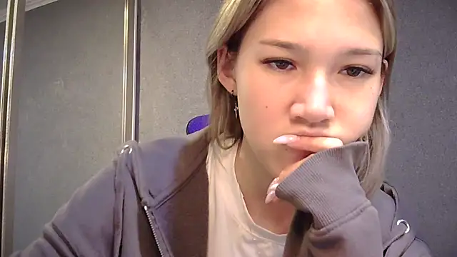 lilXdomiii online show from 04/22/26, 09:33