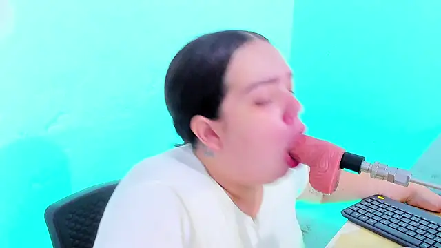 Snapshot of Emely_pregnantt chatting on 02/03/26, 10:37 Emely pregnantt online show from 02/03/26, 10:37