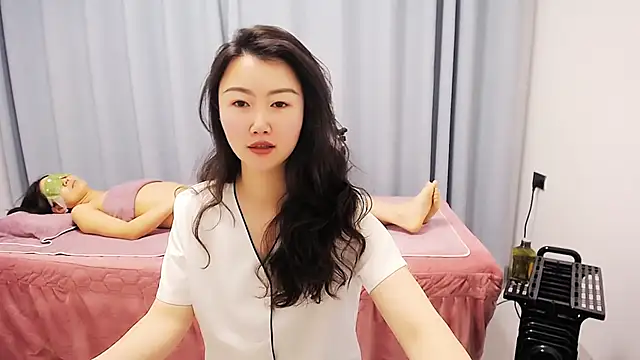 anne2026 online show from 04/23/26, 01:40