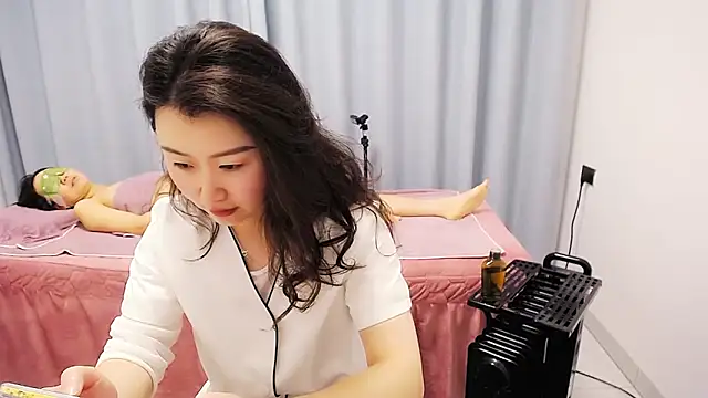 anne2026 online show from 04/24/26, 01:19