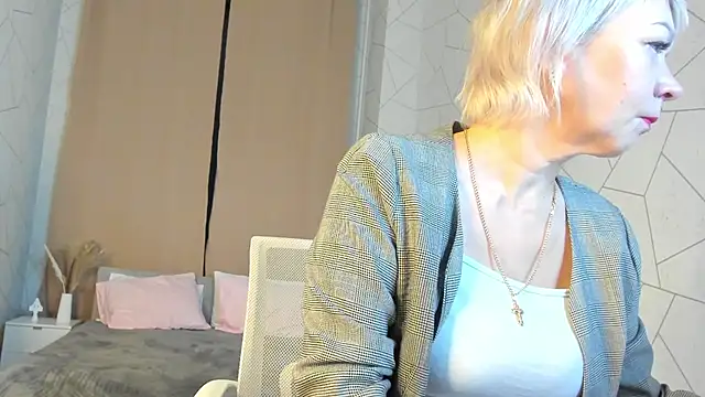 Snapshot of Ann_Annise chatting on 02/11/26, 01:10 Ann Annise online show from 02/11/26, 01:10