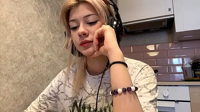 Snapshot of LadyFoxLove chatting on 02/22/26, 10:47 LadyFoxLove online show from 02/22/26, 10:47