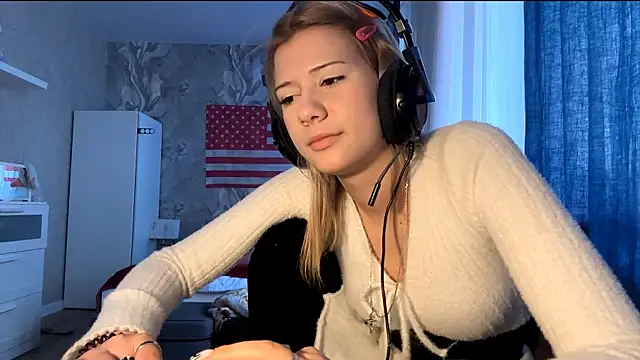 Snapshot of LadyFoxLove chatting on 02/27/26, 11:10 LadyFoxLove online show from 02/27/26, 11:10