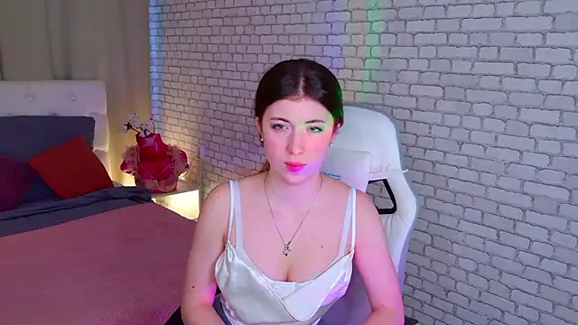 Snapshot of LunarDreamm chatting on 02/03/26, 12:43 LunarDreamm online show from 02/03/26, 12:43