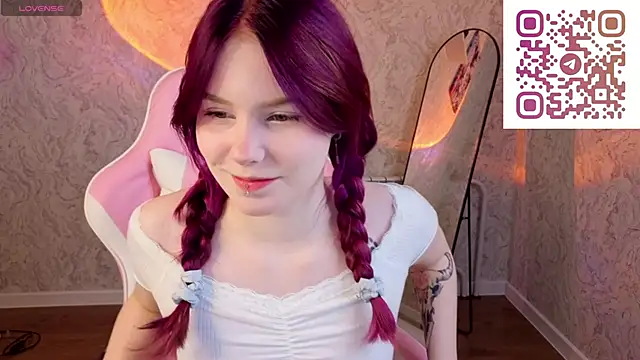 Julia Anis online show from 04/12/26, 01:10