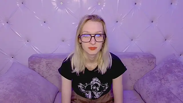 Snapshot of Akiro_Kim7 chatting on 02/17/26, 02:19 Akiro Kim7 online show from 02/17/26, 02:19