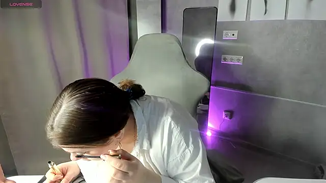 Snapshot of Valery_Grand chatting on 02/21/26, 01:17 Valery Grand online show from 02/21/26, 01:17