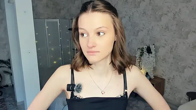 Snapshot of LianneBynon chatting on 02/05/26, 08:30 LianneBynon online show from 02/05/26, 08:30