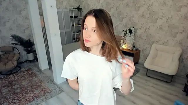 Snapshot of LianneBynon chatting on 02/22/26, 08:46 LianneBynon online show from 02/22/26, 08:46