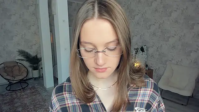 LianneBynon online show from 03/08/26, 09:24