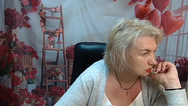 Snapshot of RenataDaster chatting on 05/19/26, 04:57 RenataDaster online show from 05/19/26, 04:57